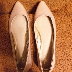 Mossimo Pointed Toe Flats Size 9 Color: Beige/Nude with gold colored h…